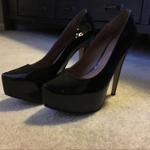 Aldo shoe. Black patent. Size 40.